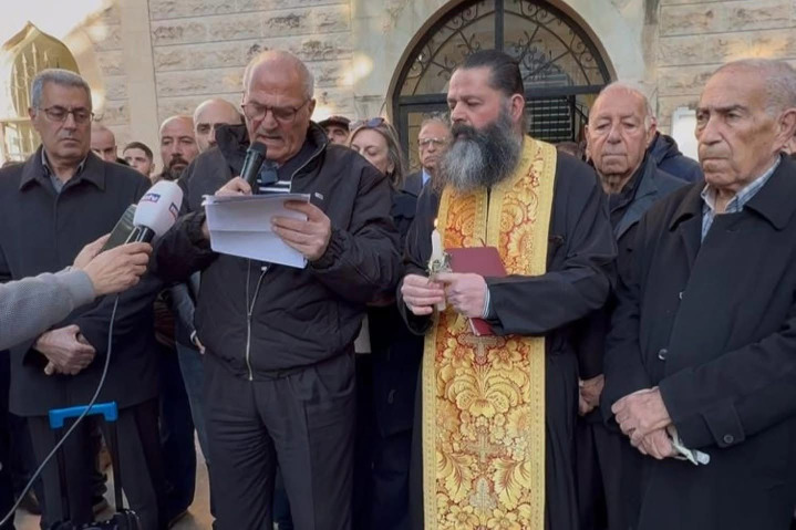 وقفة تضامنية في جديدة مرجعيون مع القليعة بعد استشهاد الأب بيار الراعي