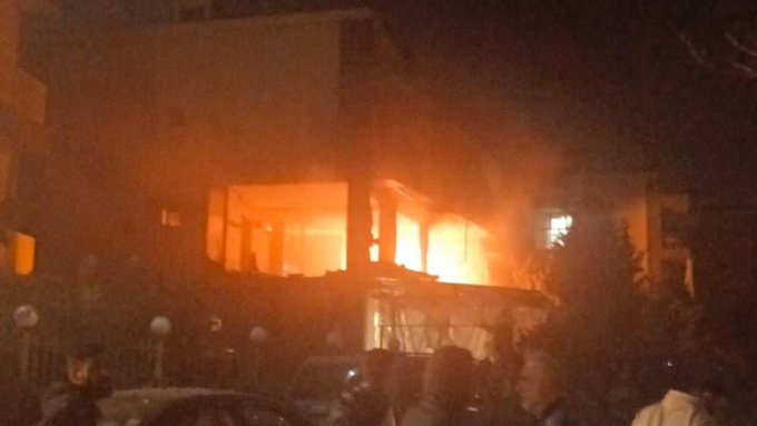 بالصورة الغارة في عرمون