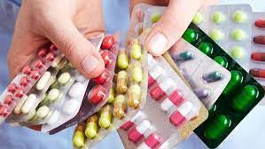 كرم لوزير الصحة: إذا أردت تسهيل جني الأرباح لمحيطك وبيئتك فأقلُّها دع هذا الربح يكون "حلالاً" وليس عبر قتل المرضى