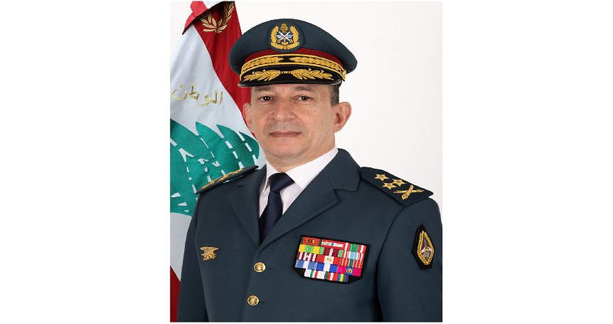 قائد الجيش غادر إلى باكستان