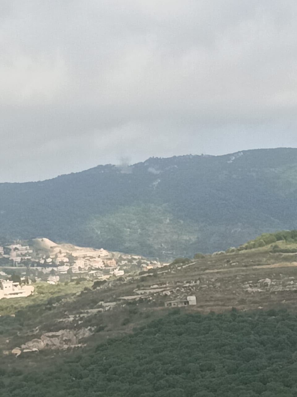 قصف مدفعي على سجد وغارة على سلعا