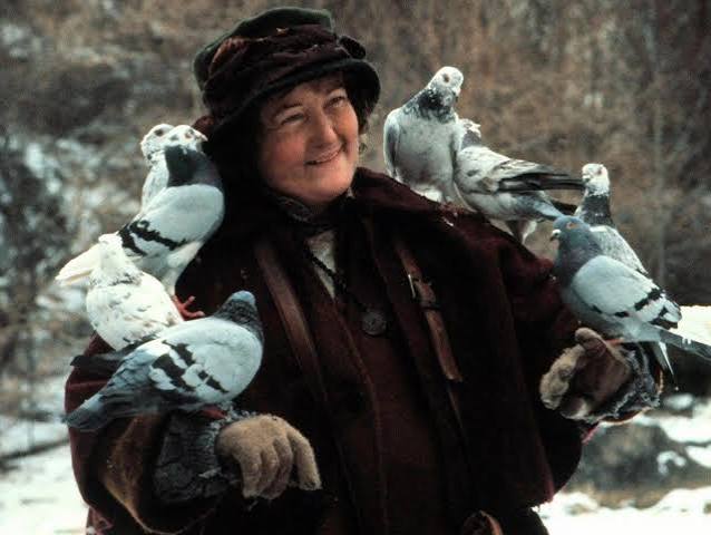 وفاة بريندا فريكر… صاحبة دور سيدة الطيور في"Home Alone 2"