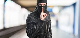 بلدية روم تحذر المواطنين... سارق بقبعة سوداء وسيارة هيونداي سوداء